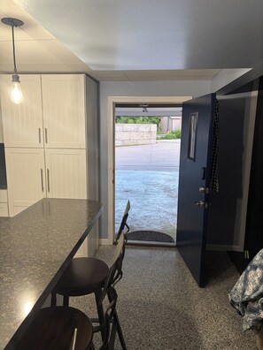 Interior - Charming 3-bedroom house, 2-car garage, and pickleball court (Hannibal)