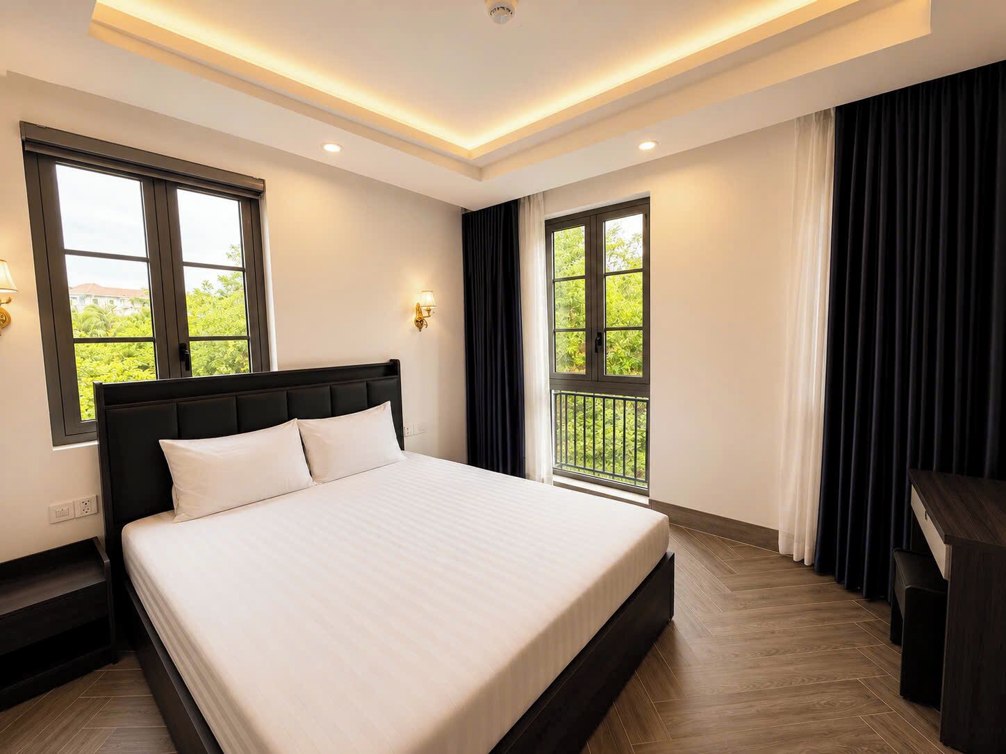 Standard Double Room, City View | Desk, blackout drapes, soundproofing, iron/ironing board