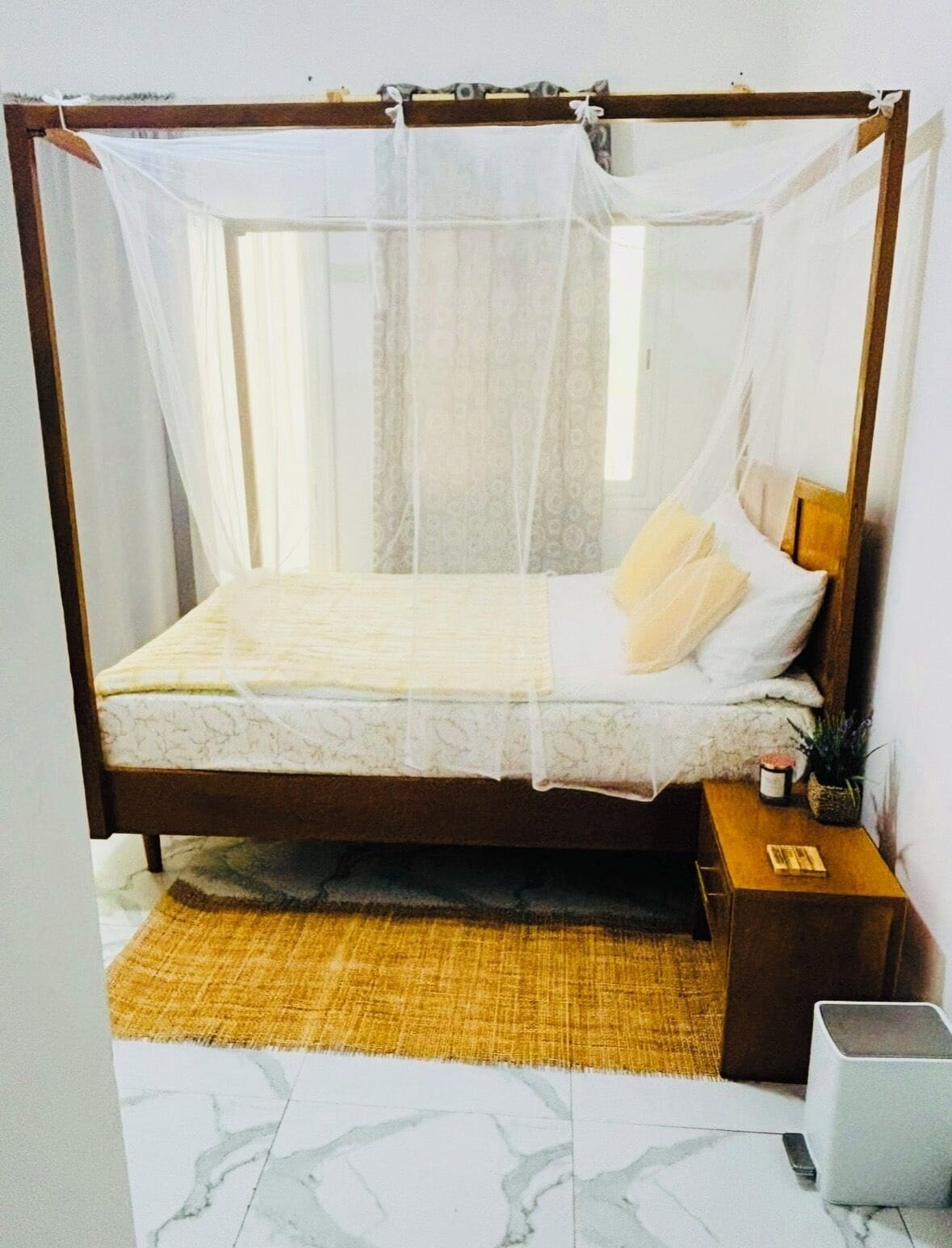 Tabla de planchar con plancha, Internet, ropa de cama