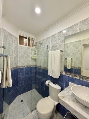 Shower, hair dryer, towels, toilet paper - Vrbo Property (La Boquilla)