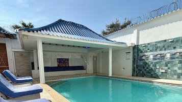 Piscine couverte, piscine extérieure