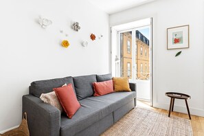 TV - GuestReady-Chic Urban Retreat in Porto Centre (Porto)