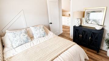7 bedrooms, WiFi, bed sheets
