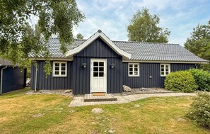 Exterior - 3 bedroom amazing home in Væggerløse (Væggerløse)