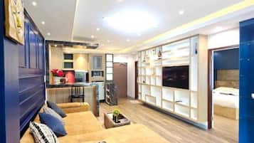 Deluxe Suite, Garden View | Interior