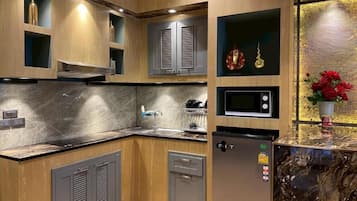 Studio, City View | Private kitchen