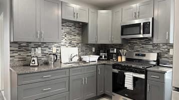 Coffee/tea maker, fridge, microwave, oven