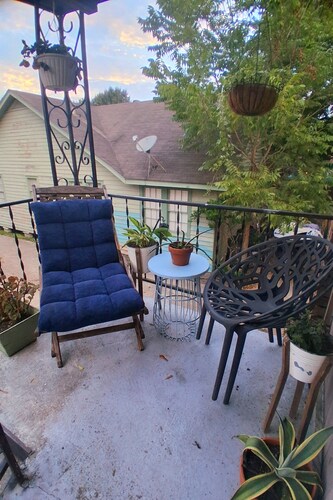 Quiet 2 Bdrm Apt in the Heart of Baton Rouge Close to Anything a Traveler Needs