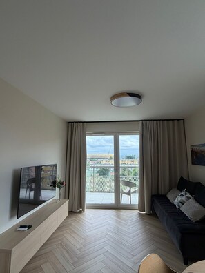 Deluxe-Apartment, Balkon | Wohnbereich
