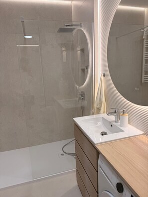Bathroom - Seahall 169 by Grand Apartments (Gdańsk)
