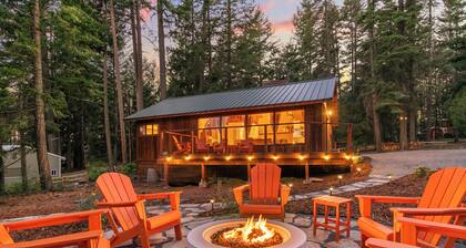 NEW! Rainbow Rd. Stylish Cabin w/Putting Green