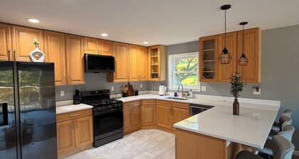 Cozy private room in a shared home with a Full-size bed and private bathroom.