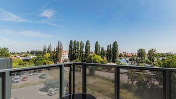 Apartamento Confort, balcón | Jardines del alojamiento
