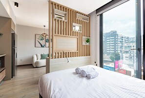 Estúdio superluxo, aceita animais de estimação, vista para a colina | Cortinas blackout, ferros/tábuas de passar roupa, Wi-Fi de cortesia