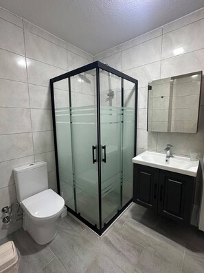 Familien-Suite, Meerblick | Badezimmer