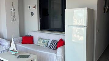 Suite familiare, vista mare | Area soggiorno