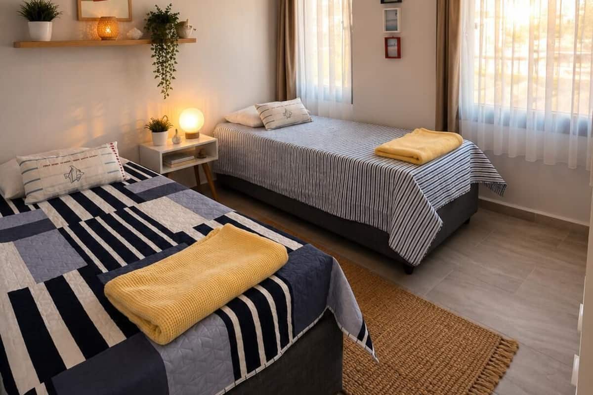 Roupas de cama premium, escrivaninha, individualmente decorados