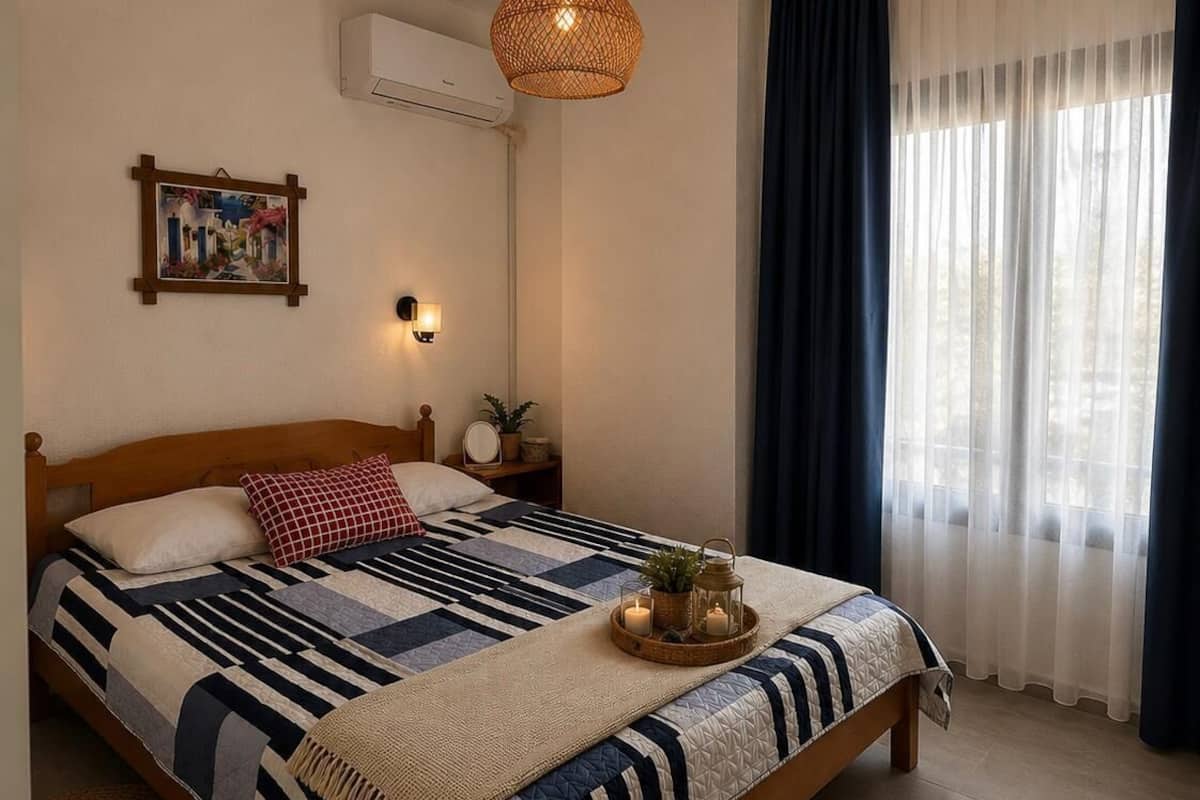Roupas de cama premium, escrivaninha, individualmente decorados
