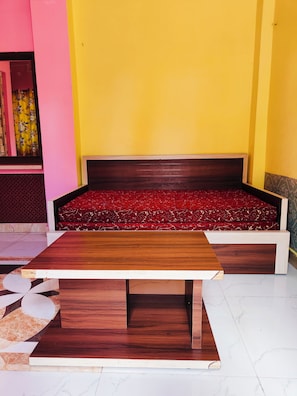 Comfort Double Room, Balcony, Park View | Bahagian dalam