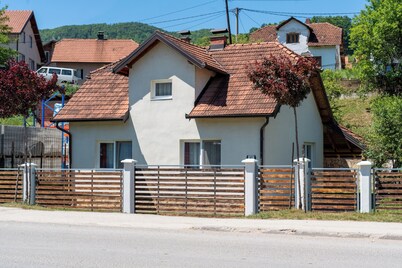 Family Home with AC in Sekovici - Kuća sa klimom