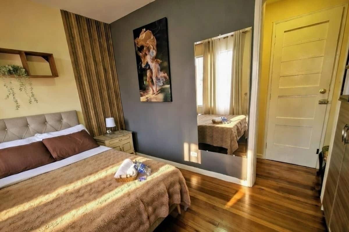 Quarto casal, varanda, vista para a cidade | Wi-Fi de cortesia