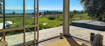 Lovely home in Habo with house sea view