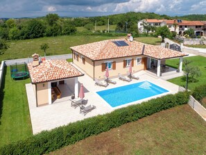 A house with a swimming pool, a covered patio, and a trampoline. - Villa Mušković by Interhome (Tinjan)