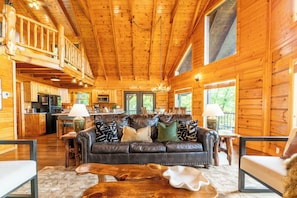 Smart TV, fireplace, table football - Smoky Mountain Views, Theater, Firepit, Hot Tub (Sevierville)