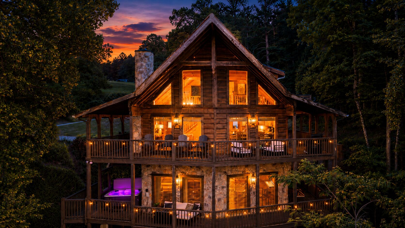 Cabin with wraparound decks on two levels