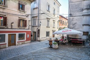 Standard-Studio, Mikrowelle (Nobile Studio in the Historic Town) | Speisen im Freien