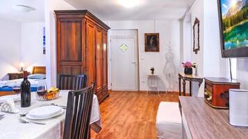 Standard Studio, Microwave (Nobile Studio in the Historic Town) | Living area