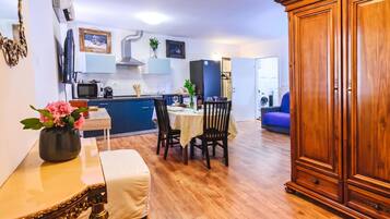 Standard Studio, Microwave (Nobile Studio in the Historic Town) | Living area