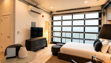 Desk, iron/ironing board, WiFi, bed sheets