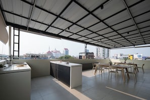 Outdoor dining - Cove Atman (Jakarta)
