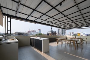 Outdoor dining - Cove Atman (Jakarta)