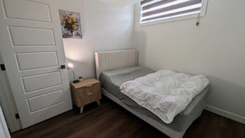 Iron/ironing board, WiFi, bed sheets