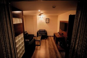 Deluxe Room | Living area - Hotel New Indraprastha (Kayamkulam)