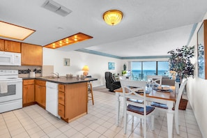 Coffee/tea maker, fridge, microwave, oven - Top Floor Beachfront with Amazing Views! Heated Pool, Free Parking, Free Activities! ~ 506 Chateaux (Indian Shores)