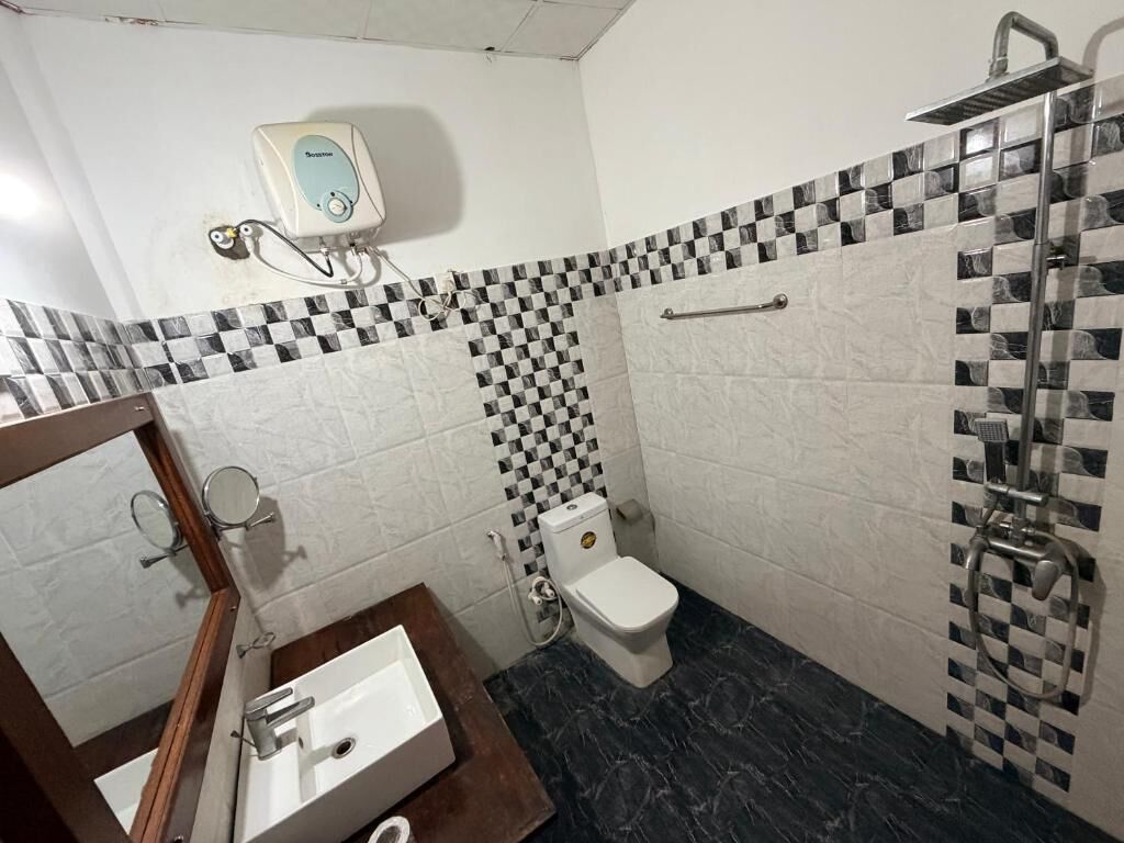 Deluxe Double Room, Patio, Courtyard View | Bathroom