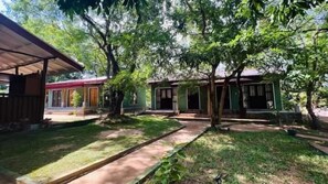 Asrama Umum, patio, pemandangan halaman | Eksterior