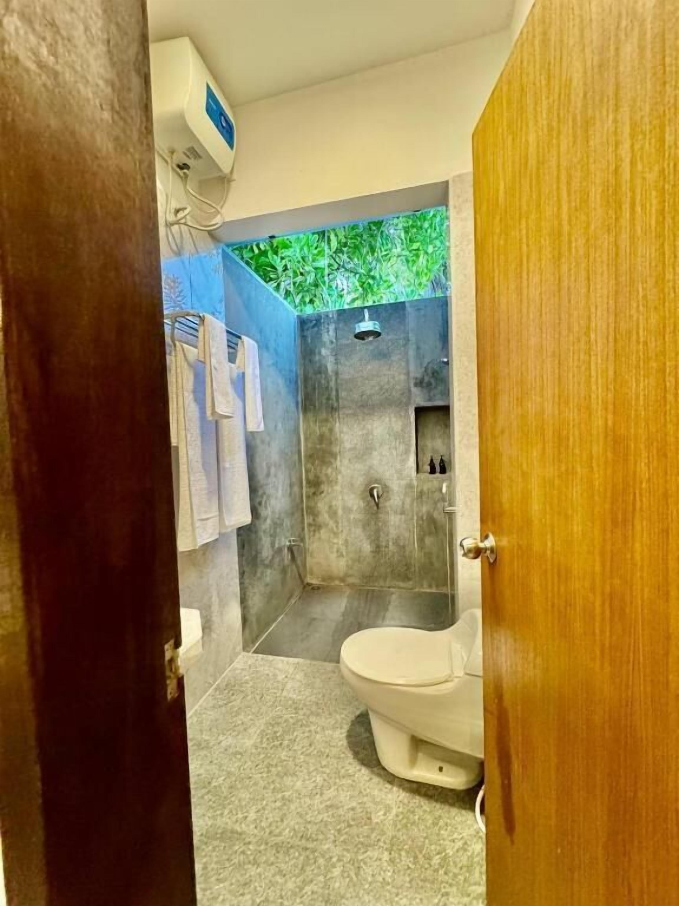 Deluxe Double Room | Bathroom