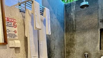 Deluxe Double Room | Bathroom | Shower, hair dryer, towels, soap