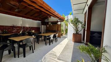 Tempat makan luar