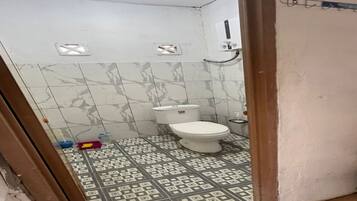 Basic Room | Bathroom