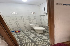 Basic Room | Bathroom - Cozzy Kedaton Bukit Panyawangan (pangalengan)