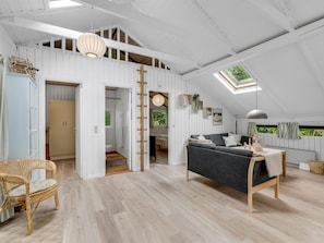 Internet - "Hege" - 1km to the fjord by Interhome (Hemmet)