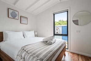 Iron/ironing board, bed sheets - The Shack on Champ ~ A Base in Bicheno (Bicheno)