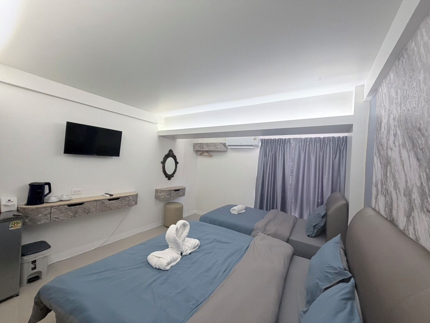 Chambre avec lits jumeaux, balcon, vue ville | Wi-Fi gratuit