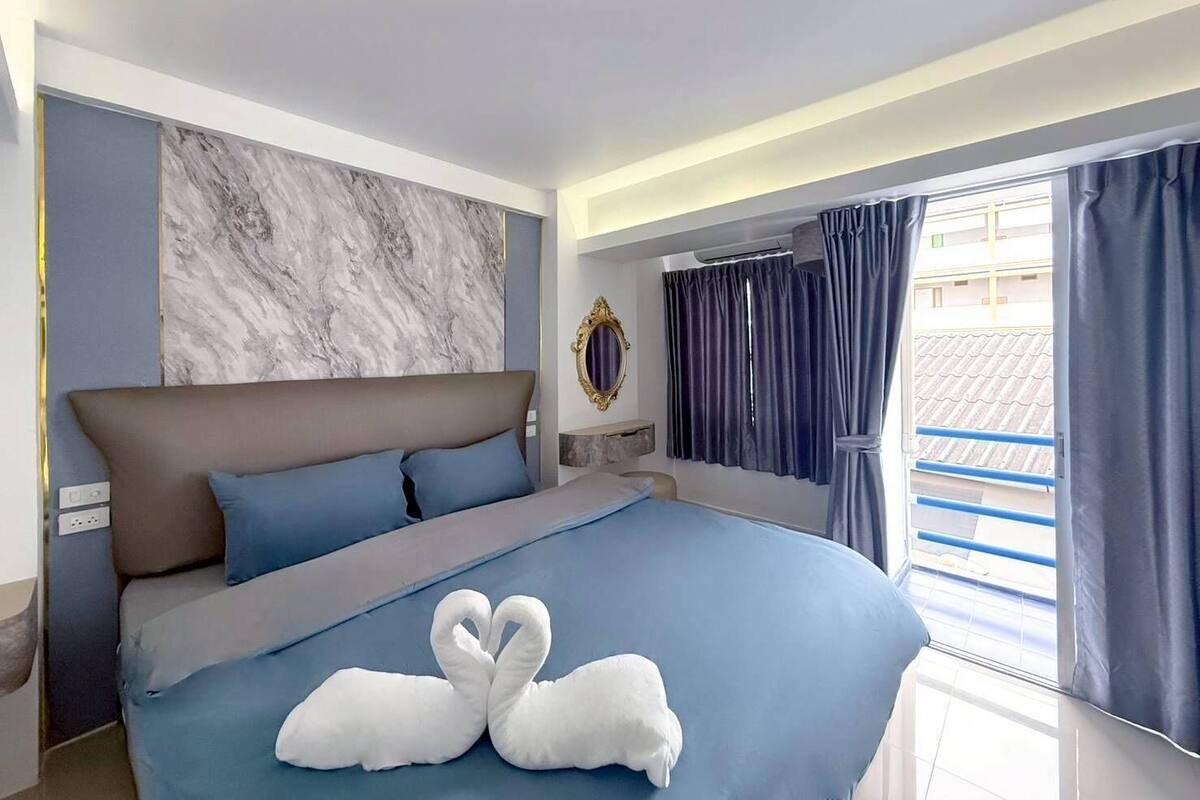 Habitación doble, balcón, vista a la ciudad | Wifi gratis