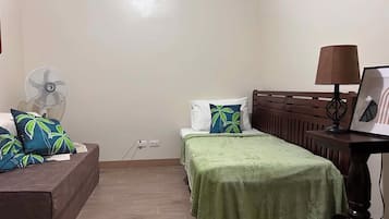 Iron/ironing board, WiFi, bed sheets
